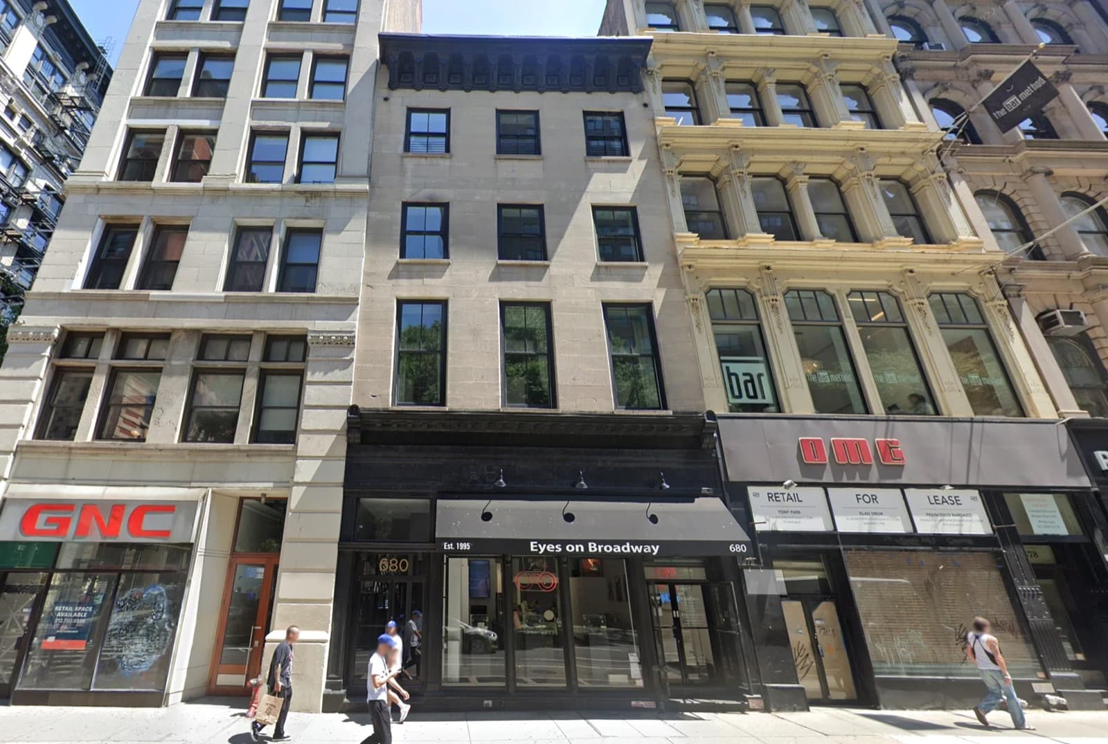 Retail storefront at 680 Broadway